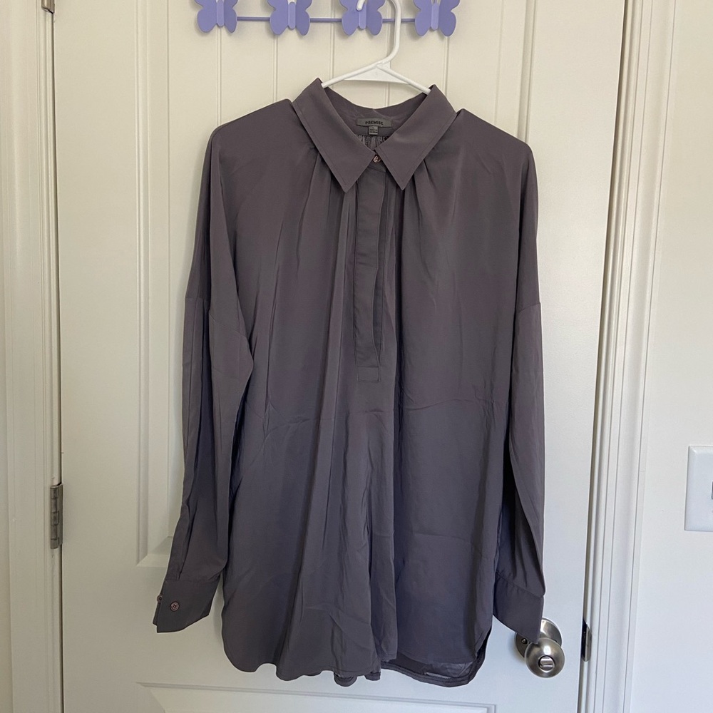 NWOT Premise women’s dark gray collared button sleeve blouse large
